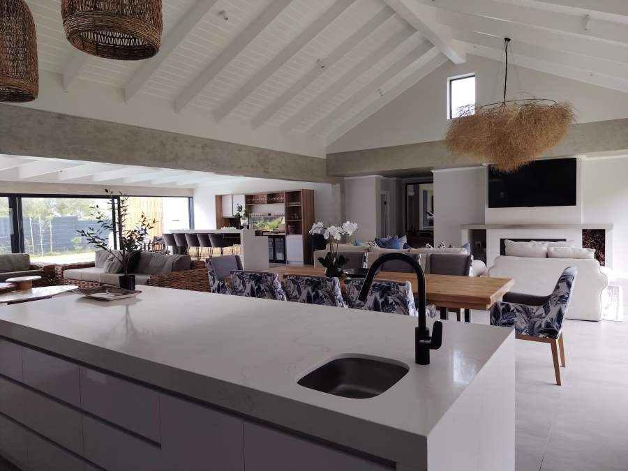 To Let 6 Bedroom Property for Rent in Brackenridge Western Cape